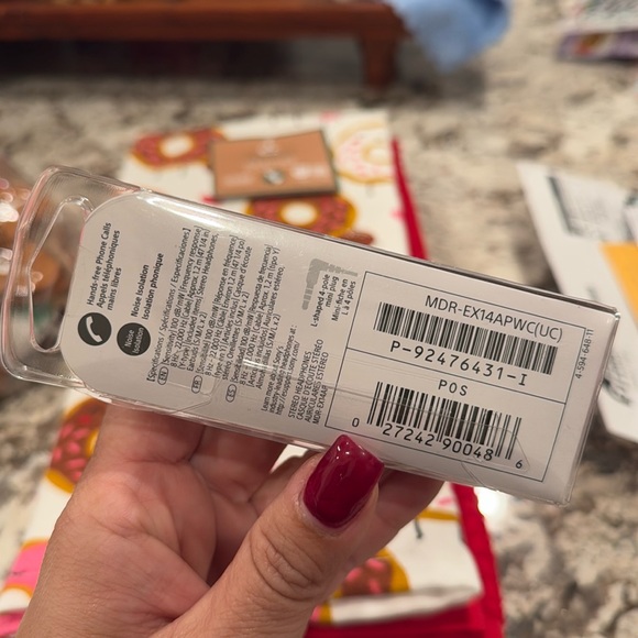 Sony smartphone head phones new in box - Picture 2 of 2